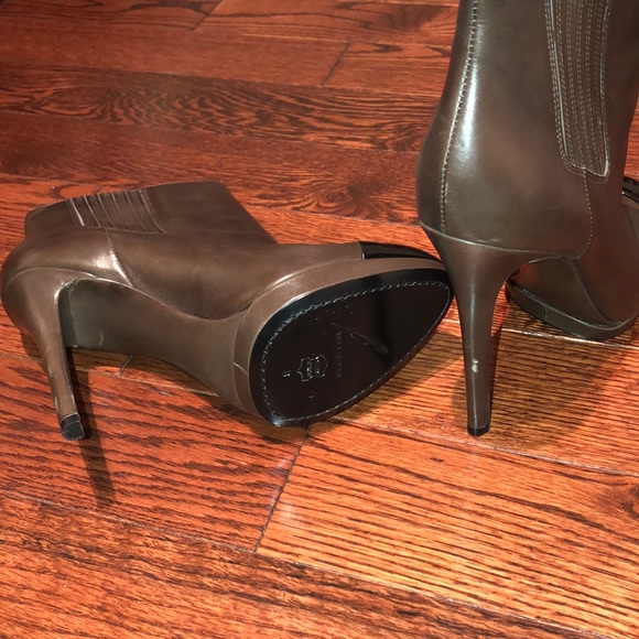 BRAND NEW Brian Atwood Stiletto Ankle Boots - Picture 3 of 4